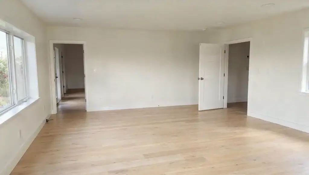 Move out cleaning checklist result, an empty Winnipeg apartment with clean floors and bare windows